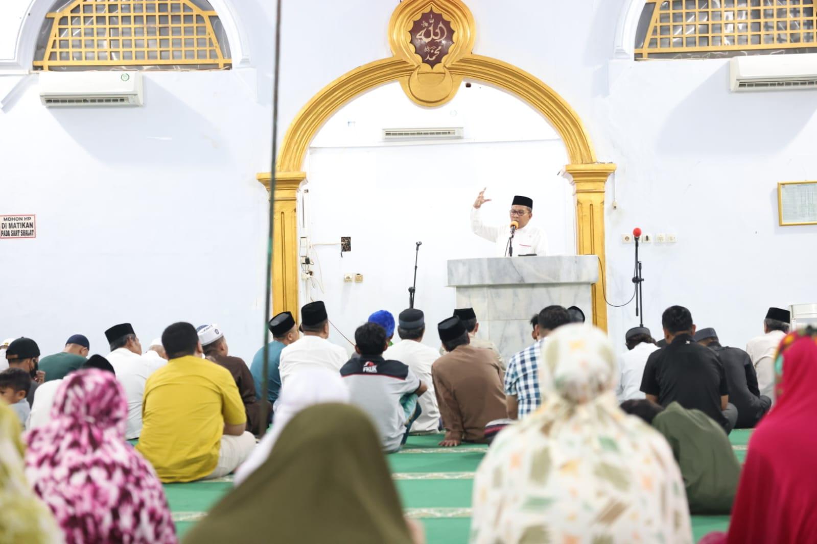 Salat Subuh Berjamaah di Masjid, Danny Pomanto: Puasa Melatih Diri untuk Jadi Pemimpin dan Disiplin